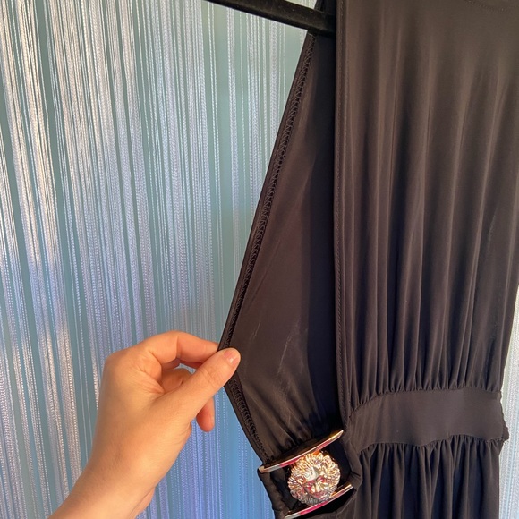 Pretty Little Thing Black Maxi Cut Out High Slit Gold Medallion Dress NWT Size 0 - Picture 2 of 16